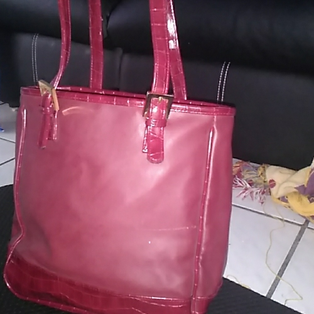 A nice. Burgandy shoulder bag  bright color